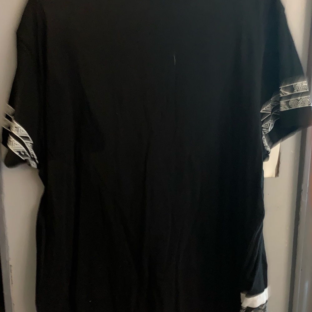 Tshirt - Picture 2 of 2